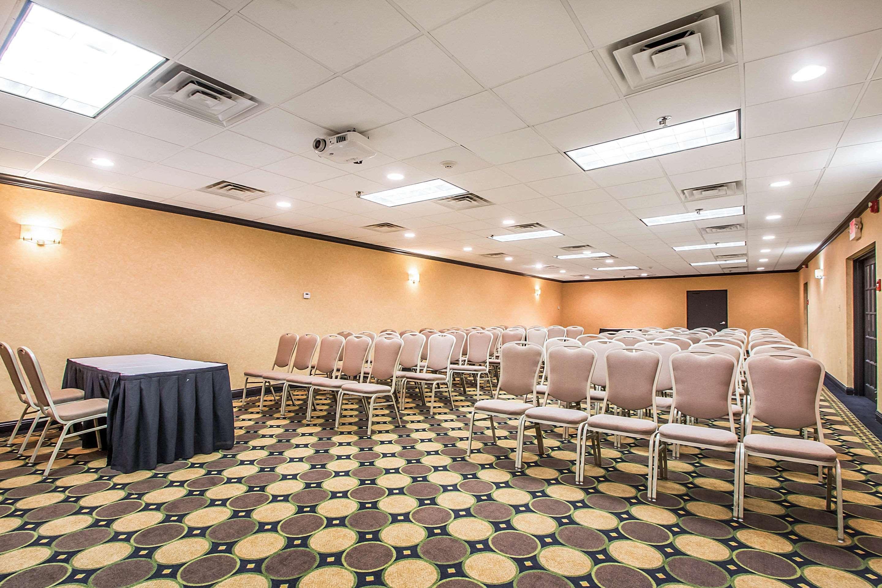 Clarion Inn Elmhurst - Oak Brook Near I-88, I-290, I-294 Екстериор снимка