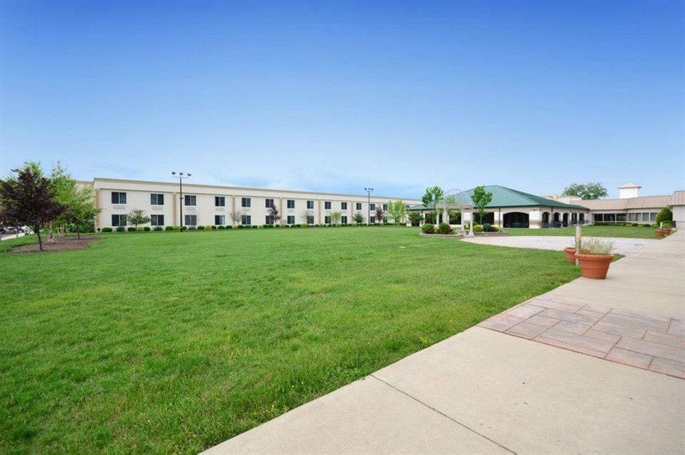Clarion Inn Elmhurst - Oak Brook Near I-88, I-290, I-294 Екстериор снимка